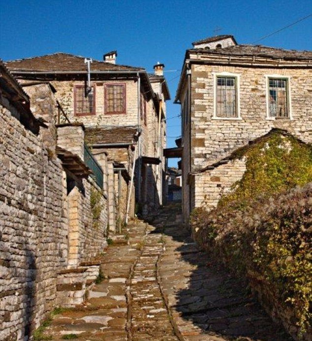 Υμνοι της Daily Mail στα Ζαγοροχώρια: Πηγαίνετε να δείτε τα γεφύρια, πριν «μολυνθούν» από τον τουρισμό [εικόνες & βίντεο] | iefimerida.gr 1