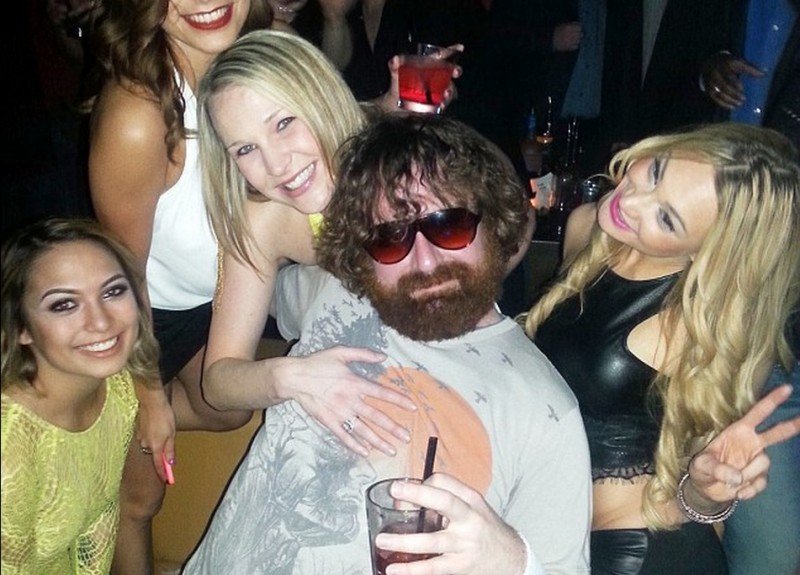 O σωσίας που κερδίζει 240.000 δολάρια για να κάνει τον Γαλυφιανάκη [εικόνες] | iefimerida.gr 2