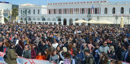 Στους δρόμους οι Ζακυνθινοί -Τους έχουν «πνίξει» τα σκουπίδια [εικόνες & βίντεο] | iefimerida.gr 2