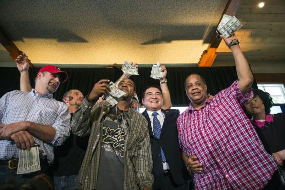 Ζάμπλουτος Κινέζος προσέφερε γεύμα πέντε αστέρων σε αστέγους της Νέας Υόρκης [βίντεο&εικόνες] | iefimerida.gr 0