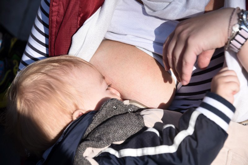 Πάνω από 1.000 μαμάδες θήλασαν τα παιδιά τους στο Ζάππειο [εικόνες] | iefimerida.gr 2