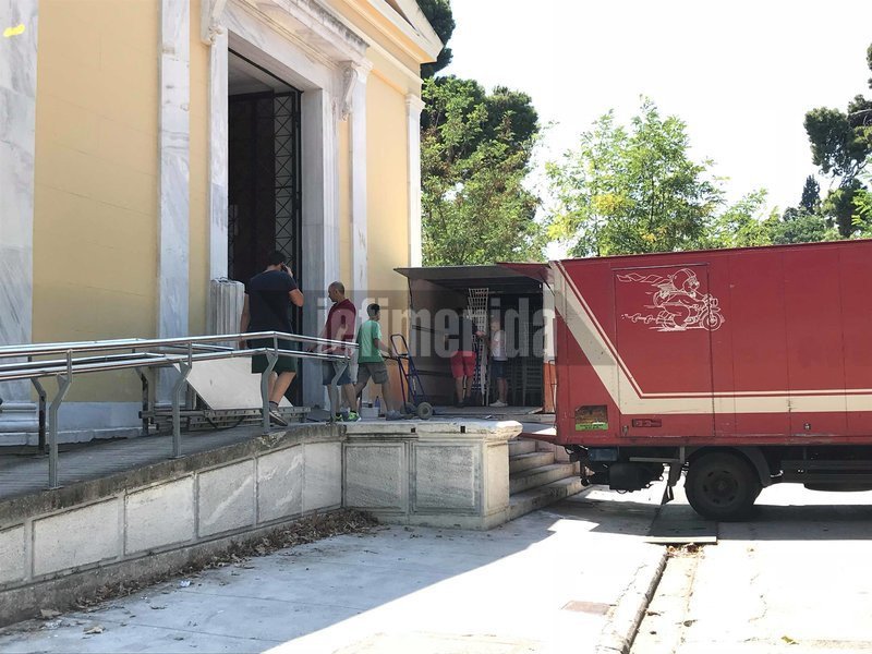 Αρχισαν οι ετοιμασίες στο Ζάππειο για την απογευματινή φιέστα Τσίπρα-Καμμένου [εικόνες] | iefimerida.gr 0