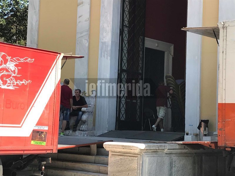 Αρχισαν οι ετοιμασίες στο Ζάππειο για την απογευματινή φιέστα Τσίπρα-Καμμένου [εικόνες] | iefimerida.gr 1