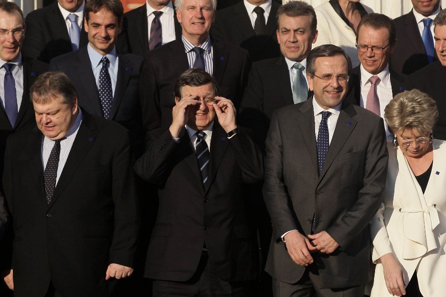 Ο πίνακας με τον ημίγυμνο άνδρα και τα κριάρια, τα χαρτάκια στο πάτωμα και πώς ο ήλιος καταστρέφει μια φωτογραφία: Παραλειπόμενα από το Ζάππειο [εικόνες] | iefimerida.gr 0