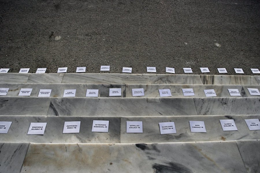 Ο πίνακας με τον ημίγυμνο άνδρα και τα κριάρια, τα χαρτάκια στο πάτωμα και πώς ο ήλιος καταστρέφει μια φωτογραφία: Παραλειπόμενα από το Ζάππειο [εικόνες] | iefimerida.gr 2