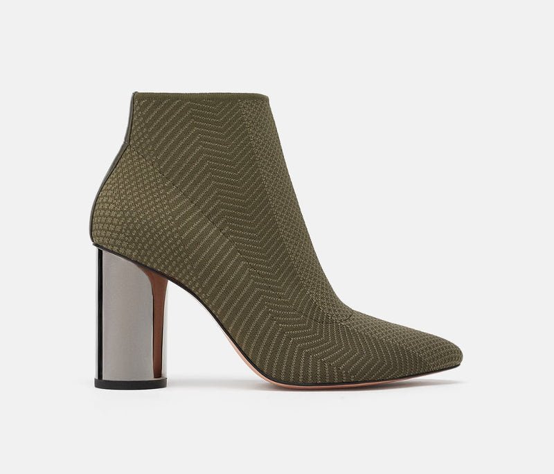 30 ευρώ ή 800; Οι μπότες των Zara και Celine μοιάζουν εκπληκτικά! [εικόνες]  | iefimerida.gr 3