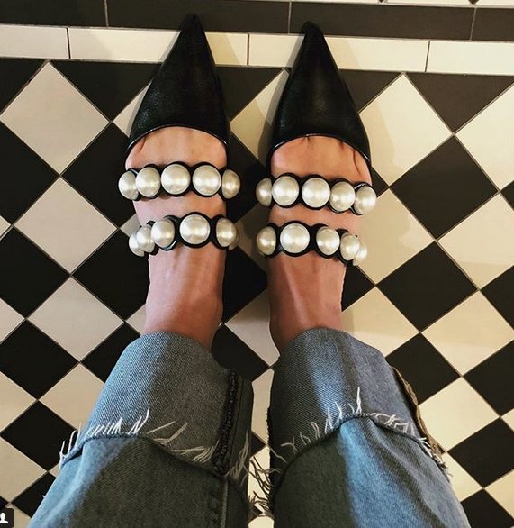 Τα παπούτσια Zara των 36 ευρώ με τις πέρλες που φοράνε όλες οι fashion bloggers [εικόνες] | iefimerida.gr 5