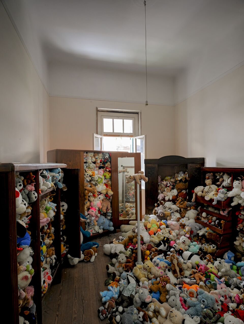 Πώς 9 καλλιτέχνες έδωσαν ζωή στην ερειπωμένη οικία Ζαρίφη στην Κυψέλη [εικόνες] | iefimerida.gr 7