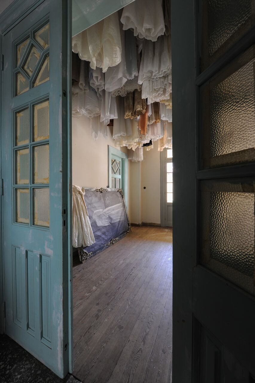 Πώς 9 καλλιτέχνες έδωσαν ζωή στην ερειπωμένη οικία Ζαρίφη στην Κυψέλη [εικόνες] | iefimerida.gr 0