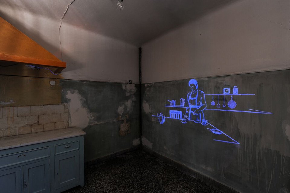 Πώς 9 καλλιτέχνες έδωσαν ζωή στην ερειπωμένη οικία Ζαρίφη στην Κυψέλη [εικόνες] | iefimerida.gr 5