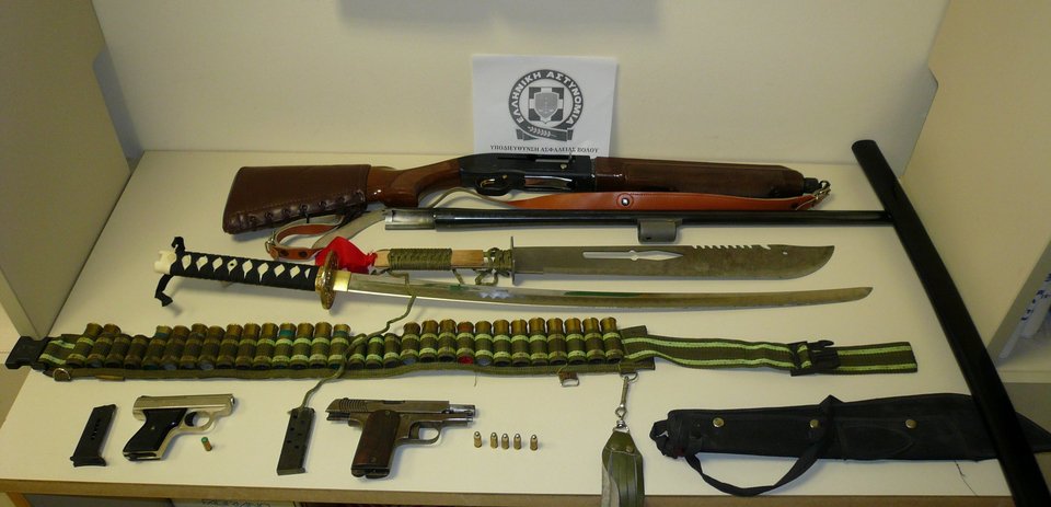 «Οπλοστάσιο» είχε ο ζαχαροπλάστης που πυροβόλησε στον αέρα για να εκφοβίσει εφοριακό [εικόνες] | iefimerida.gr 0