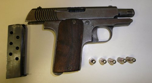 «Οπλοστάσιο» είχε ο ζαχαροπλάστης που πυροβόλησε στον αέρα για να εκφοβίσει εφοριακό [εικόνες] | iefimerida.gr 3