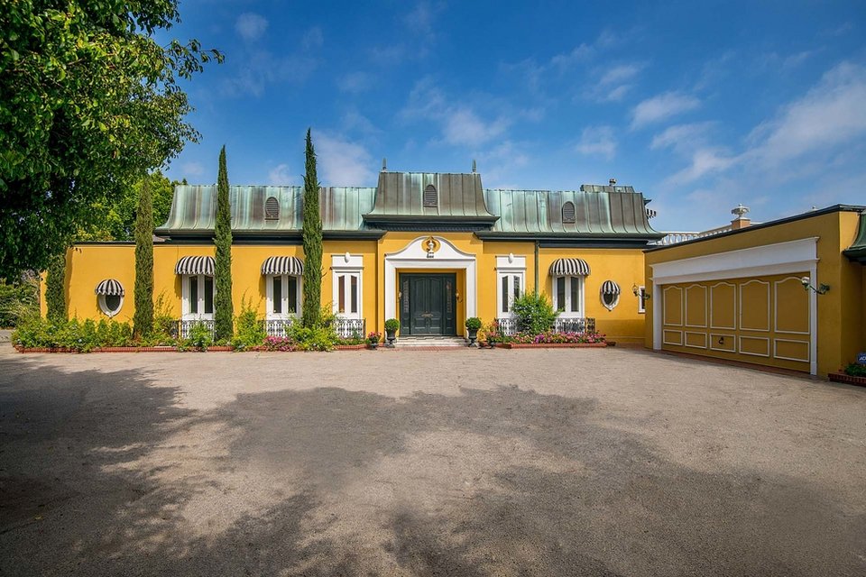 Η Ζα Ζα Γκαμπόρ ζούσε σε ένα πραγματικά χολιγουντιανό σπίτι [εικόνες] | iefimerida.gr 1