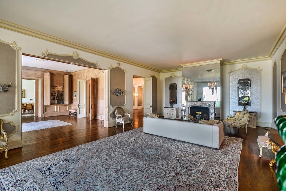 Η Ζα Ζα Γκαμπόρ ζούσε σε ένα πραγματικά χολιγουντιανό σπίτι [εικόνες] | iefimerida.gr 3