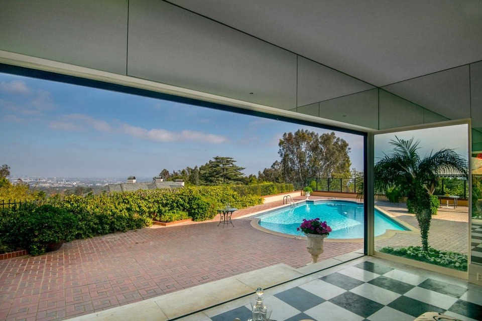 Η Ζα Ζα Γκαμπόρ ζούσε σε ένα πραγματικά χολιγουντιανό σπίτι [εικόνες] | iefimerida.gr 5