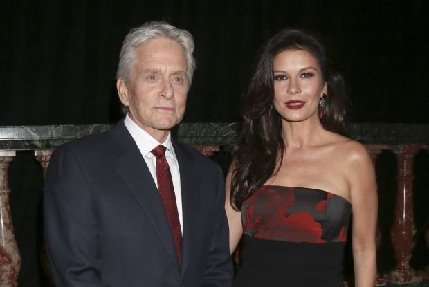 Μάικλ Ντάγκλας: Στο κόκκινο χαλί παρά τις φήμες ότι έχει τρεις μήνες ζωής [εικόνες]  | iefimerida.gr 2