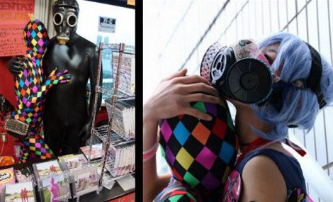 Το περίεργο χόμπι των νεαρών Ιαπώνων: Φορούν ολόσωμες ελαστικές στολές που καλύπτουν μάτια και στόμα και βγαίνουν για ποτό [εικόνες] | iefimerida.gr 2