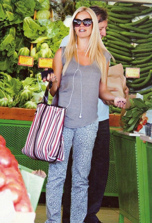 Oταν η Ζέτα Μακρυπούλια βγαίνει να ψωνίσει μαρούλια [εικόνες] | iefimerida.gr 3