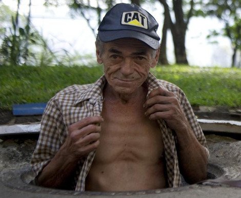 Απίστευτο - Ζευγάρι έχει μετατρέψει υπόνομο σε σπίτι και ζει σε αυτό επί 22 χρόνια [εικόνες] | iefimerida.gr 5