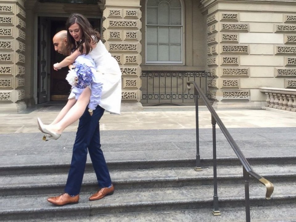 Ζευγάρι ματαίωσε την πανάκριβη τελετή του γάμου του και έδωσε τα χρήματα για τους πρόσφυγες [εικόνες] | iefimerida.gr 3