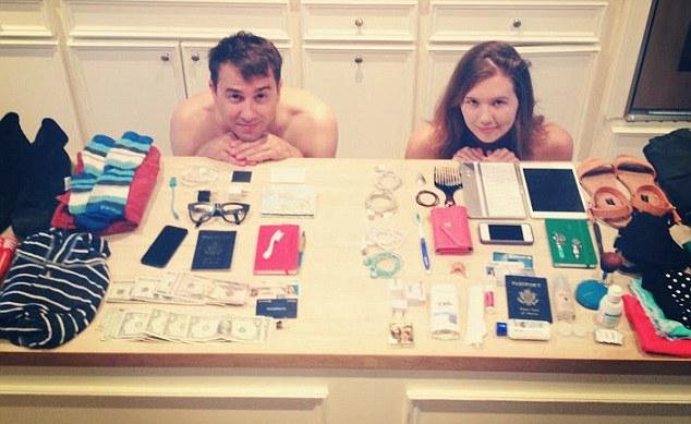 Το πιο τρελό ζευγάρι- Ταξίδεψαν 21 ημέρες στην Ευρώπη με τα ίδια ρούχα για να δουν αν ταιριάζουν [εικόνες] | iefimerida.gr 0