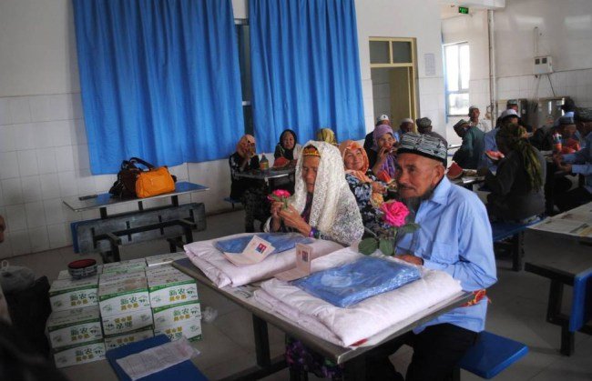 Κούγκαρ στα 113: Υπερήλικη παντρεύτηκε έναν ηλικιωμένο κατά 43 χρόνια μικρότερό της [εικόνες] | iefimerida.gr 1