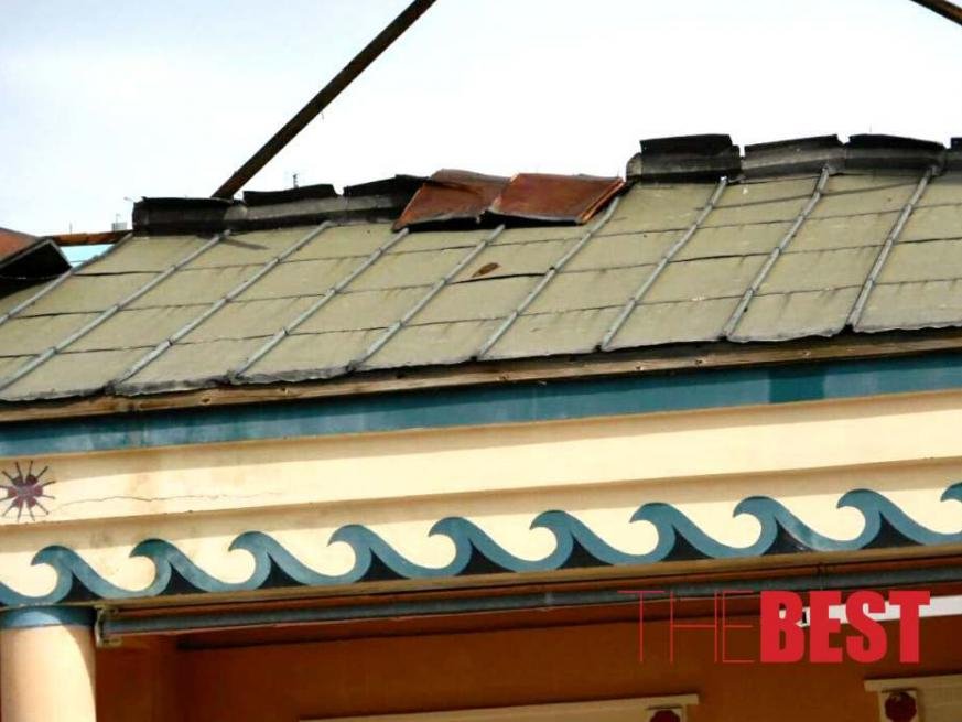 Πάτρα: Στέγη κτιρίου εκτοξεύτηκε από τον αέρα στο παλιό λιμάνι [εικόνες] | iefimerida.gr 0