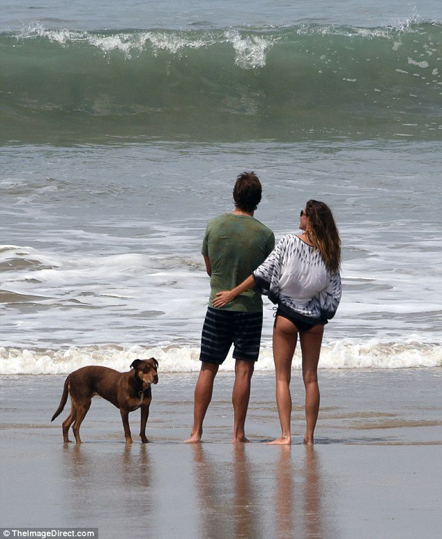 Ρομάντζο και καυτά φιλιά -Ασυγκράτητοι η Ζιζέλ και ο Τομ Μπράντι [εικόνες]  | iefimerida.gr 0
