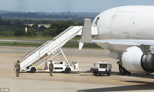 Μυστήριο με πτώμα στη Ζιμπάμπουε -Εντοπίστηκε σε αεροπλάνο γεμάτο χρήματα [εικόνες] | iefimerida.gr 2