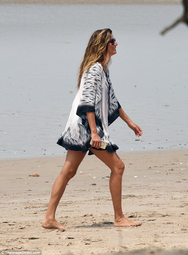 Ρομάντζο και καυτά φιλιά -Ασυγκράτητοι η Ζιζέλ και ο Τομ Μπράντι [εικόνες]  | iefimerida.gr 6