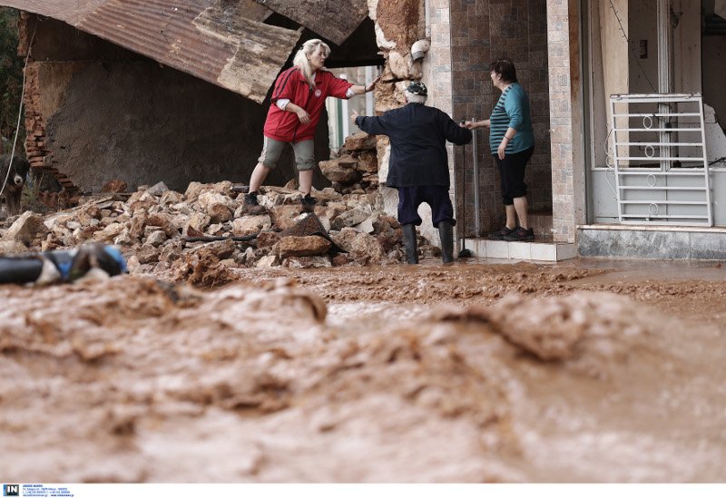 Απέραντος λασπότοπος Μάνδρα και Νέα Πέραμος, ανυπολόγιστες οι καταστροφές -500 σπίτια διαλύθηκαν [εικόνες] | iefimerida.gr 2