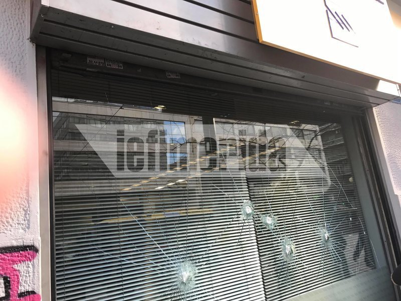 Βγήκαν από την ΑΣΟΕΕ και τα έκαναν «γυαλιά-καρφιά» σε τράπεζα και υποκατάστημα ΕΛΤΑ [εικόνες & βίντεο] | iefimerida.gr 6