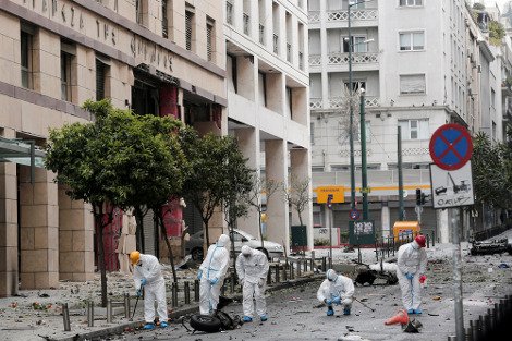 Χάος από τη βόμβα στο κέντρο της Αθήνας -Ανυπολόγιστες ζημιές σε κτίρια και καταστήματα [εικόνες] | iefimerida.gr 2