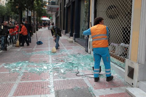 Χάος από τη βόμβα στο κέντρο της Αθήνας -Ανυπολόγιστες ζημιές σε κτίρια και καταστήματα [εικόνες] | iefimerida.gr 3