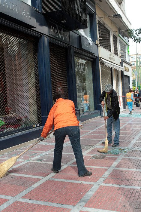 Χάος από τη βόμβα στο κέντρο της Αθήνας -Ανυπολόγιστες ζημιές σε κτίρια και καταστήματα [εικόνες] | iefimerida.gr 5