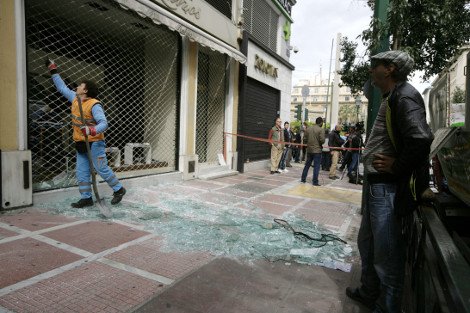 Χάος από τη βόμβα στο κέντρο της Αθήνας -Ανυπολόγιστες ζημιές σε κτίρια και καταστήματα [εικόνες] | iefimerida.gr 7