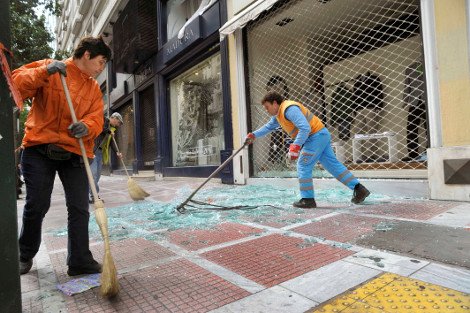 Χάος από τη βόμβα στο κέντρο της Αθήνας -Ανυπολόγιστες ζημιές σε κτίρια και καταστήματα [εικόνες] | iefimerida.gr 8