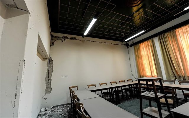 Στο χορό των μετασεισμών η Ηπειρος: 2η νύχτα στις πλατείες οι Γιαννιώτες [εικόνες] | iefimerida.gr 2