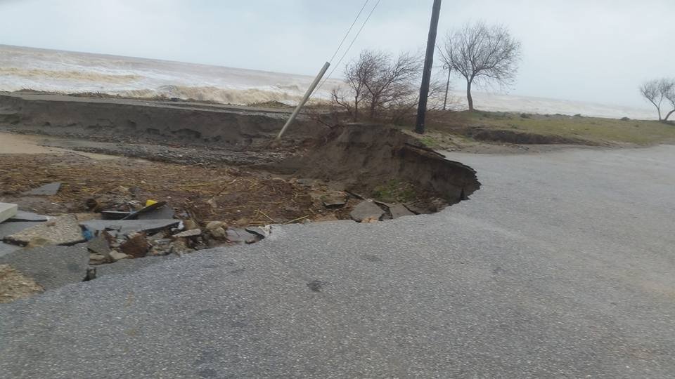 Ζημιές 2 εκατομμυρίων ευρώ στους δρόμους της Κρήτης από την κακοκαιρία [εικόνες] | iefimerida.gr 0