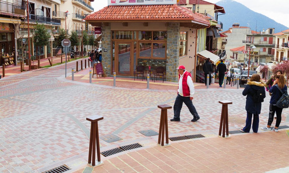 Τα έργα ανάπλασης στο Καρπενήσι έφεραν Διεθνές Βραβείο Αρχιτεκτονικής στην πόλη [εικόνες]  | iefimerida.gr 1