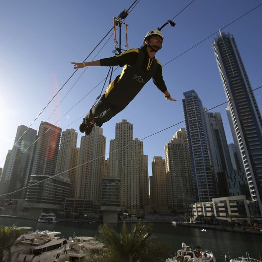 Πλέον στο Ντουμπάι κάνουν βόλτα πετώντας -Στα 170 μ. ύψος με 80 χλμ. [εικόνες & βίντεο]  | iefimerida.gr 1