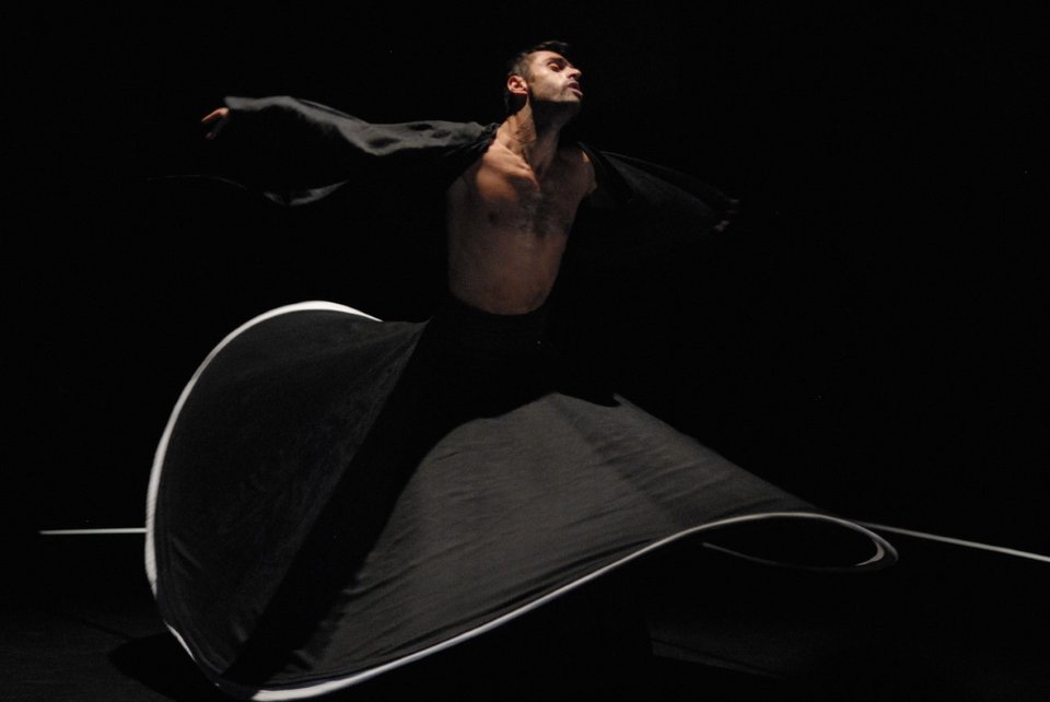 Ο περιστρεφόμενος Δερβίσης Azazi στην Αθήνα -Τον λατρεύουν οι φωτογράφοι [εικόνες&βίντεο]  | iefimerida.gr 2