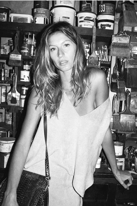 Μια άλλη Ζιζέλ -Ποζάρει με το πρόσωπό «γυμνό» και καθηλώνει [εικόνες] | iefimerida.gr 1