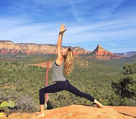 Τα «ανοίγματα» στη γιόγκα από σέξι διασημότητες που κάνουν έξαλλους τους γκουρού του είδους [εικόνες] | iefimerida.gr 2