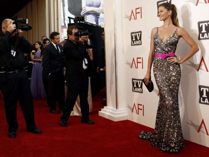 Η Ζιζέλ έγινε 35 ετών -Μία πόζα της, που έκοψε ανάσες, για κάθε χρόνο της ζωής της [εικόνες] | iefimerida.gr 4