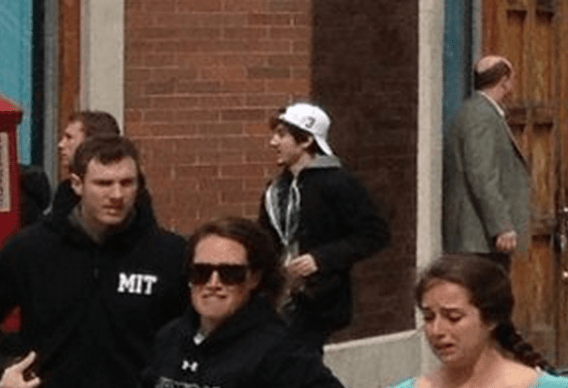 Oταν ο βομβιστής Ντζοκχάρ Τσαρνάεφ έφευγε αθόρυβα μέσα στο πλήθος μετά το μακελειό της Βοστώνης [εικόνες] | iefimerida.gr 1