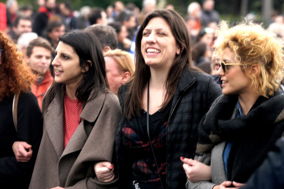 Η Ζωή Κωνσταντοπούλου στην πορεία φωνάζει «Μια νύχτα μαγική σαν την Αργεντινή, να δούμε στα ελικόπτερα, Αλέξη, ποιος θα μπει» [βίντεο] | iefimerida.gr 1