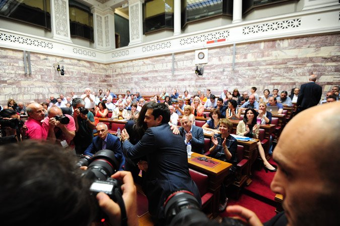 Κόπηκαν τα γέλια στον ΣΥΡΙΖΑ: Βλοσυρά βλέμματα, ύφος συνωμοτικό και άφθονη ...δραχμή [εικόνες] | iefimerida.gr 16