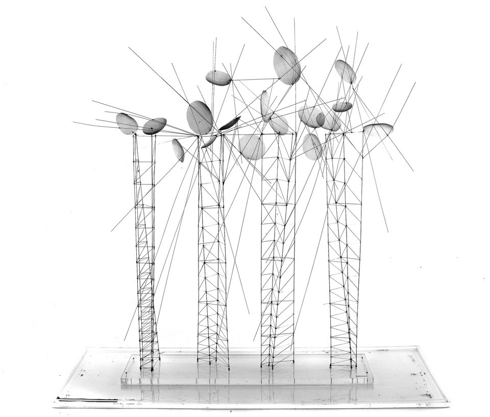 Οι ομπρέλες του Ζογγολόπουλου ρίχνουν τη σκιά τους στην Aνδρο-Αναδρομική έκθεση [εικόνες] | iefimerida.gr 2