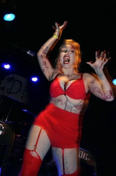 Στις Αμερικανίδες αρέσει να υποδύονται τις σέξι τσούλες «ζωντανές-νεκρές» [εικόνες] | iefimerida.gr 2